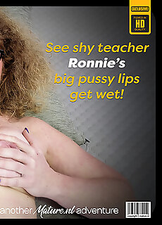 Mature.nl - Masturbating Czech Teacher Ronnie Plays With Her Big Pussylips For The First Time On Camera