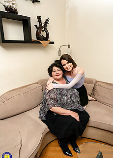 Mature.nl - Skinny Teen Doing Eating Out Her Big Ass Stepmom