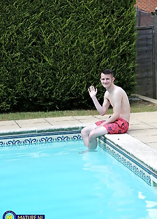 Mature.nl - Hot British Lady Karlie Simon Gets Fucked By The Poolboy