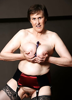 This Naughty Mature Slut Loves To Have Fun