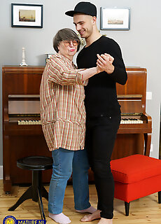 Mature.nl - Sharon Amore Is A Horny Grandma Who Gets Fucked By Her Toyboy Student At Home