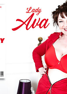Perfectly Curved 61 Year Old Milf Lady Ava Sure Knows How To Get Her Shaved Pussy Reach That Climax