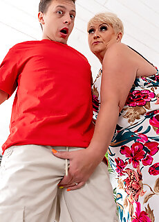 Sucked And Fucked By My Curvy Stepmom Juicy Joolz And I Hope My Dad Doesn't Find Out!